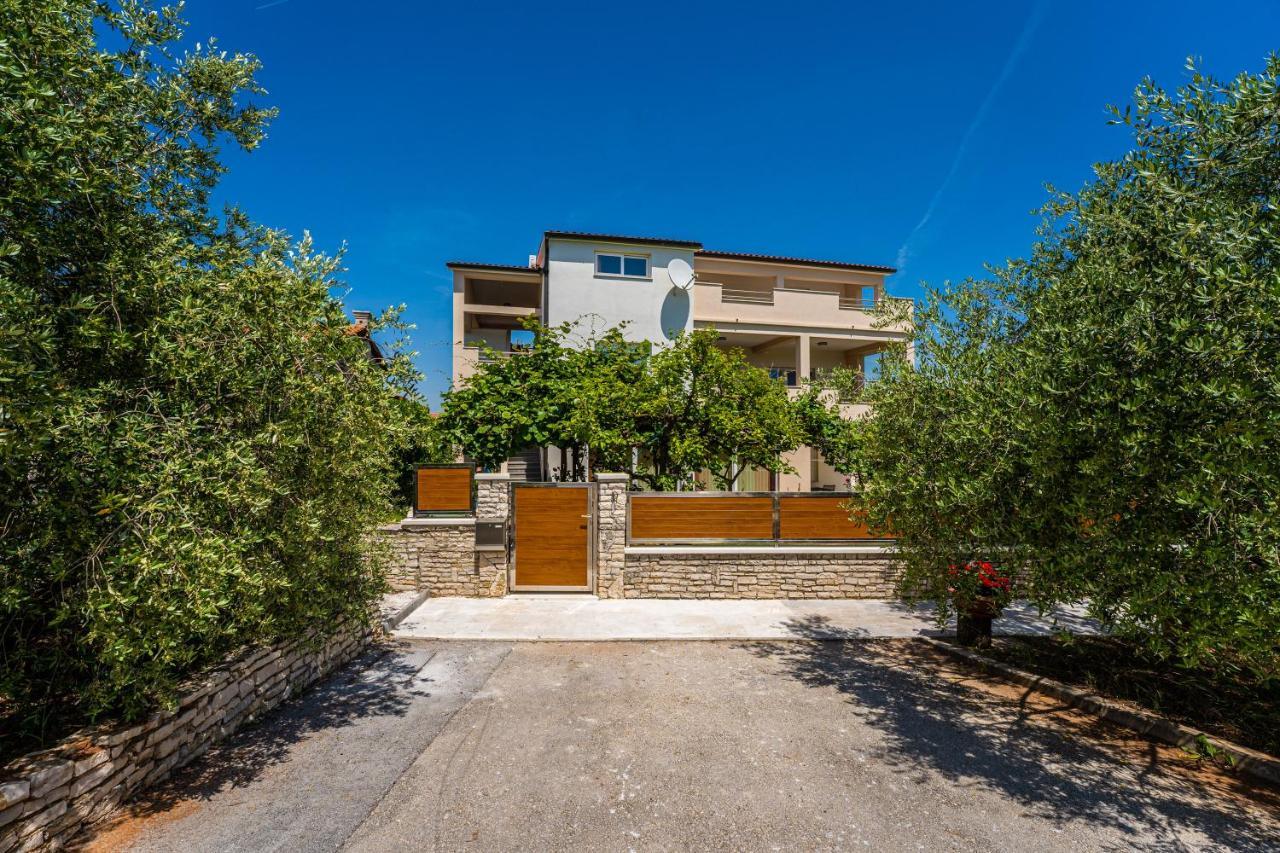 Apartmani Mirela Banjole Exteriör bild
