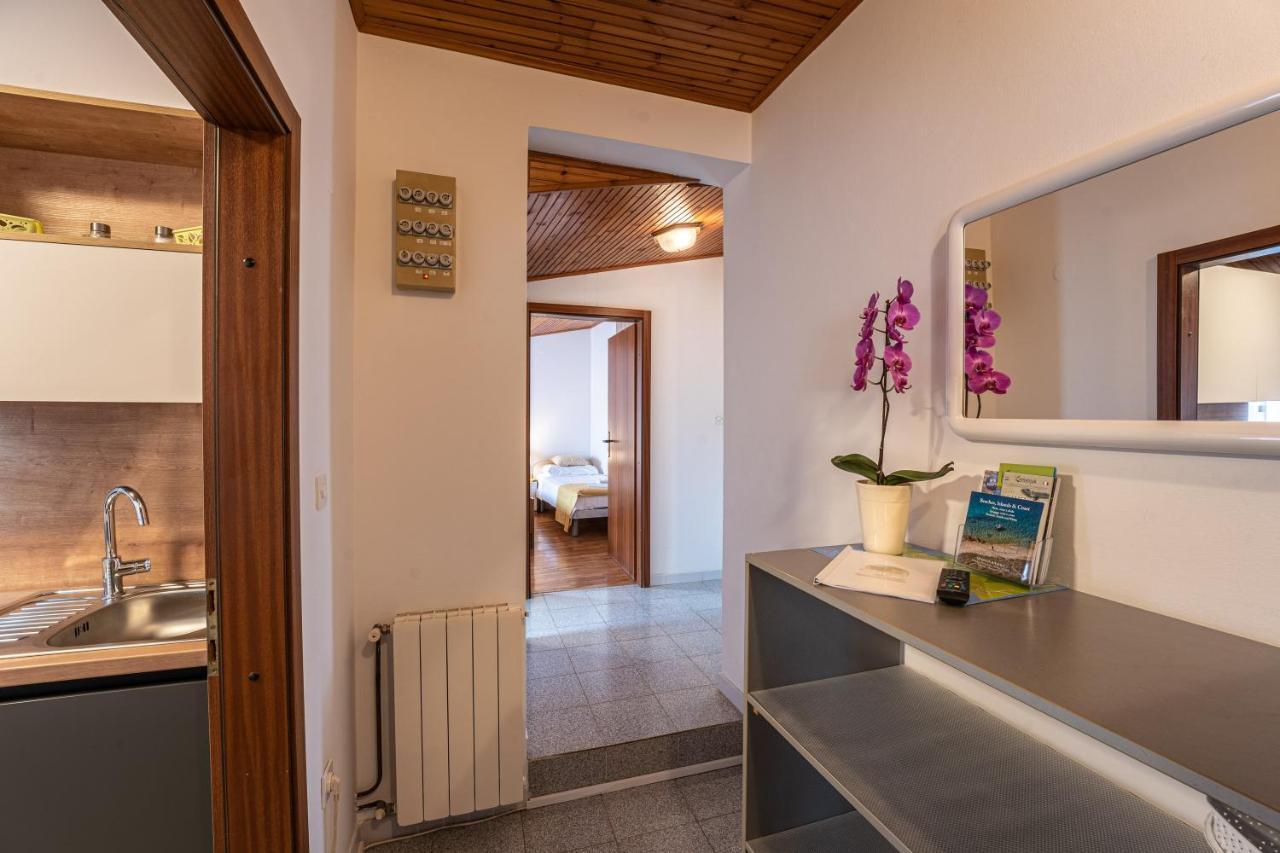 Apartmani Mirela Banjole Exteriör bild