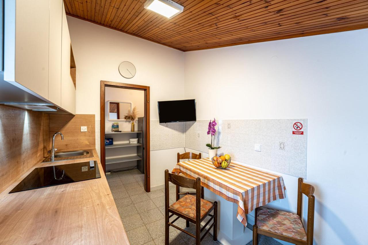 Apartmani Mirela Banjole Exteriör bild