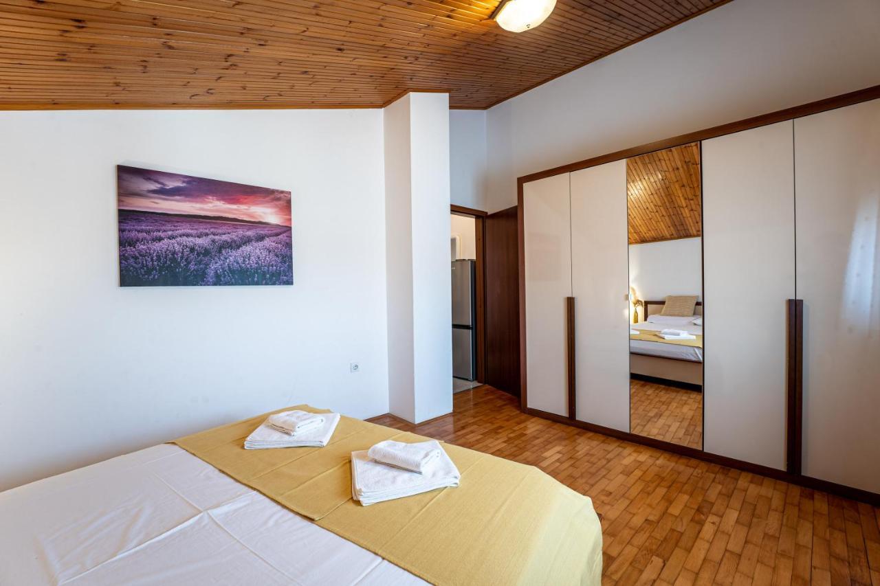 Apartmani Mirela Banjole Exteriör bild