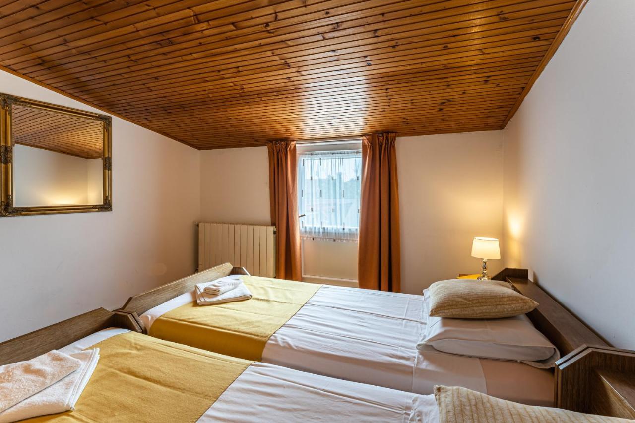 Apartmani Mirela Banjole Exteriör bild