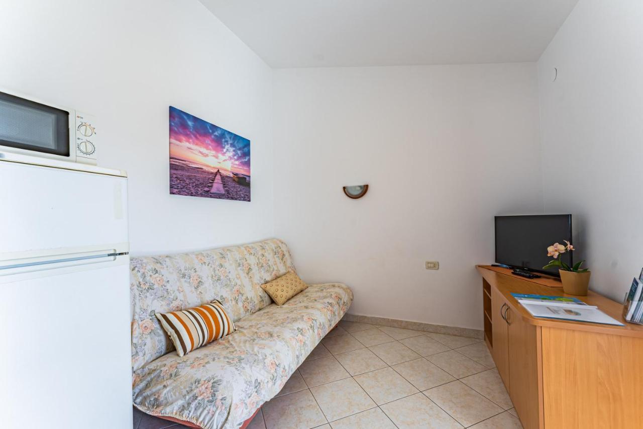 Apartmani Mirela Banjole Exteriör bild