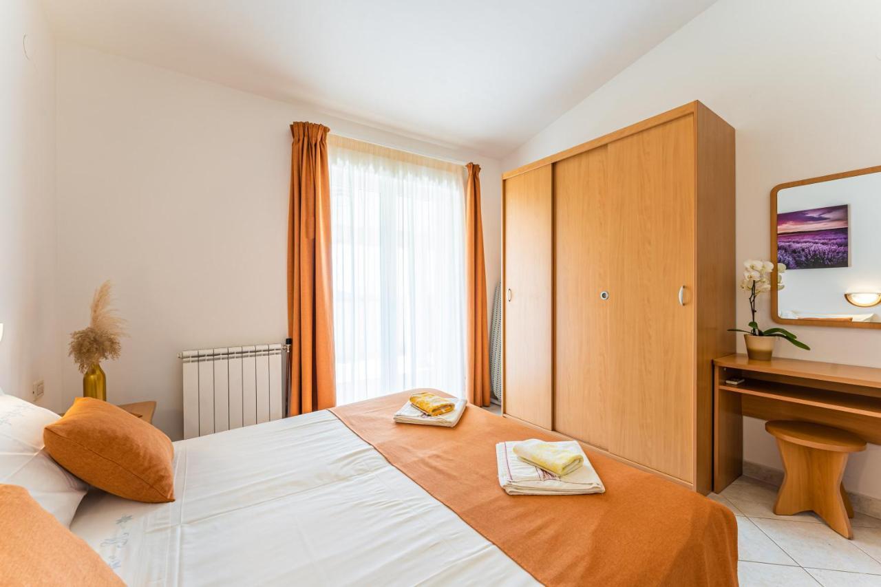 Apartmani Mirela Banjole Exteriör bild