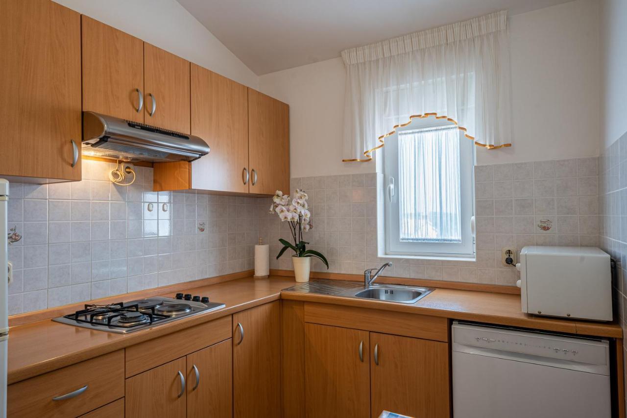 Apartmani Mirela Banjole Exteriör bild