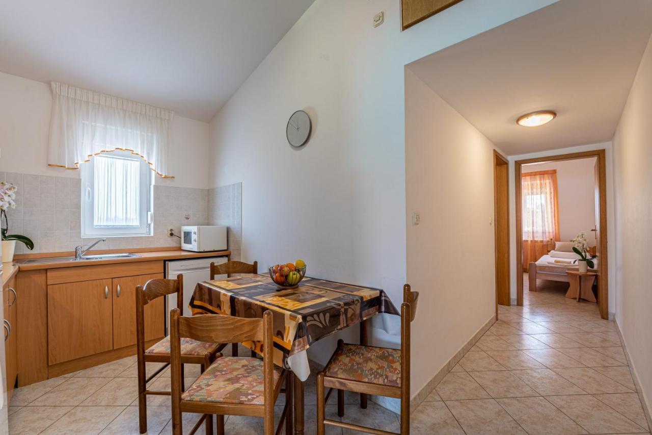 Apartmani Mirela Banjole Exteriör bild