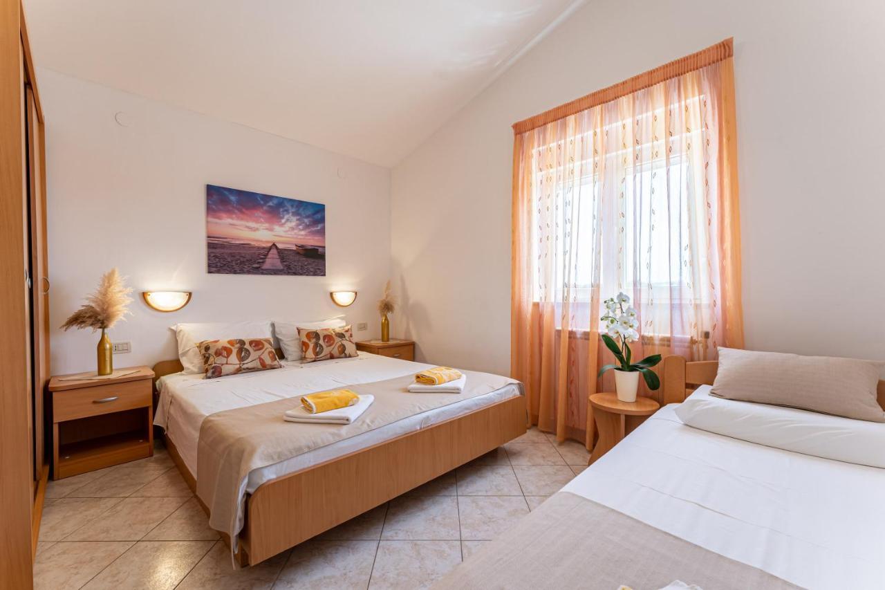 Apartmani Mirela Banjole Exteriör bild