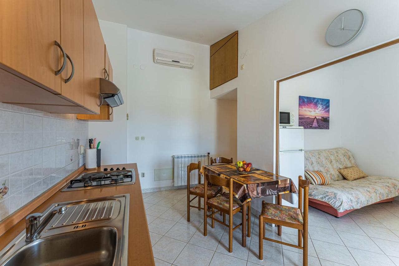 Apartmani Mirela Banjole Exteriör bild
