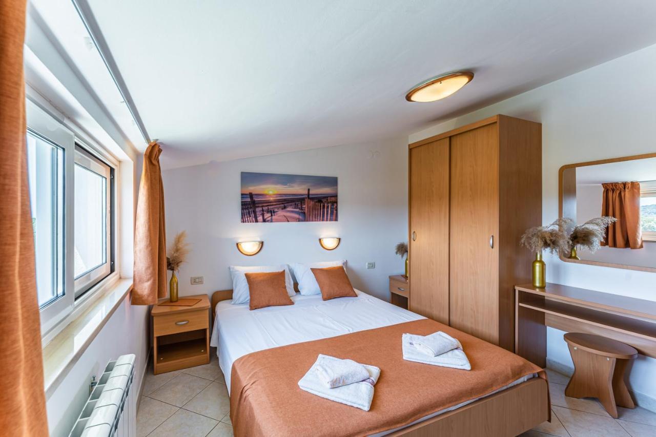 Apartmani Mirela Banjole Exteriör bild