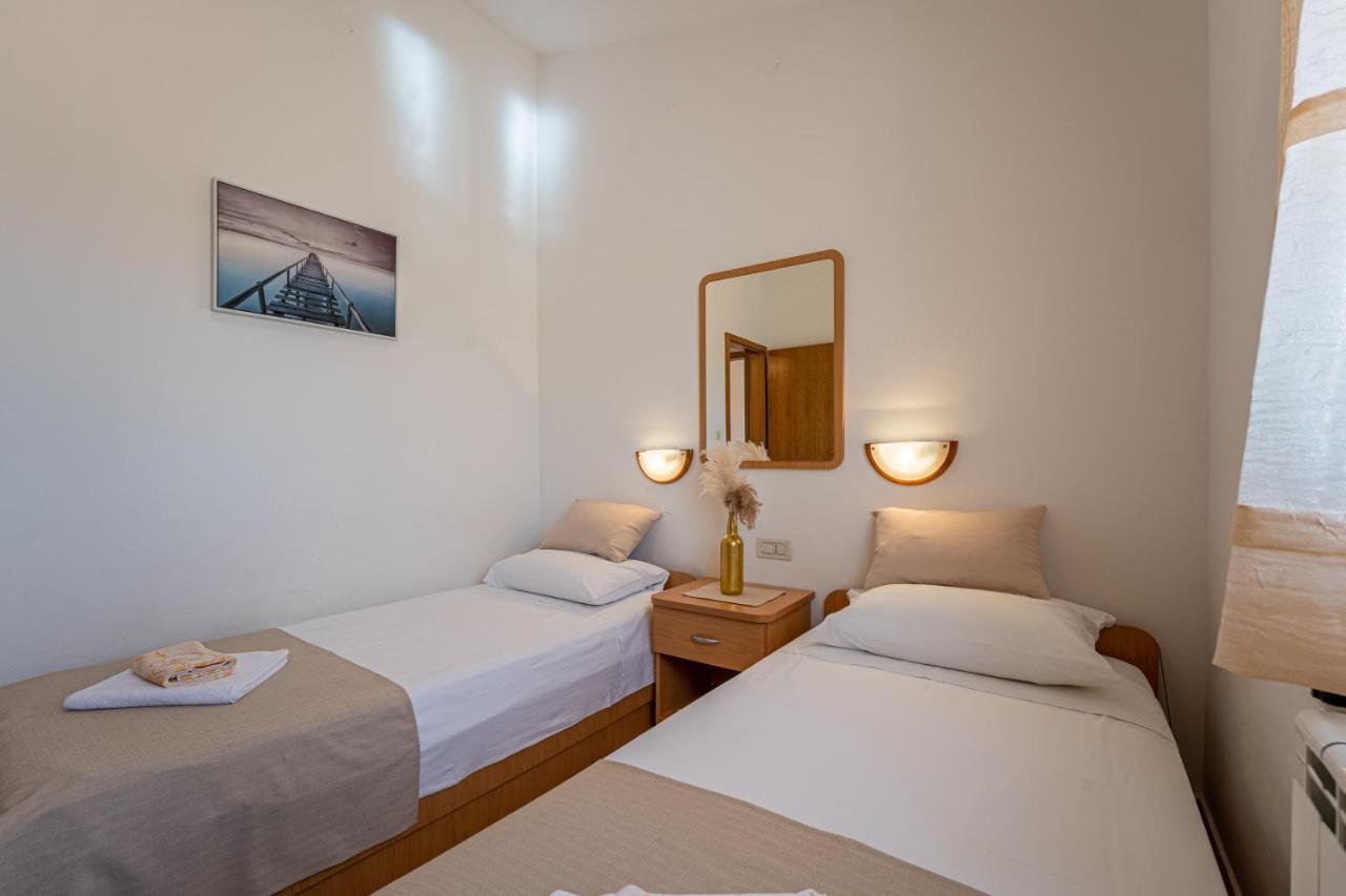 Apartmani Mirela Banjole Exteriör bild