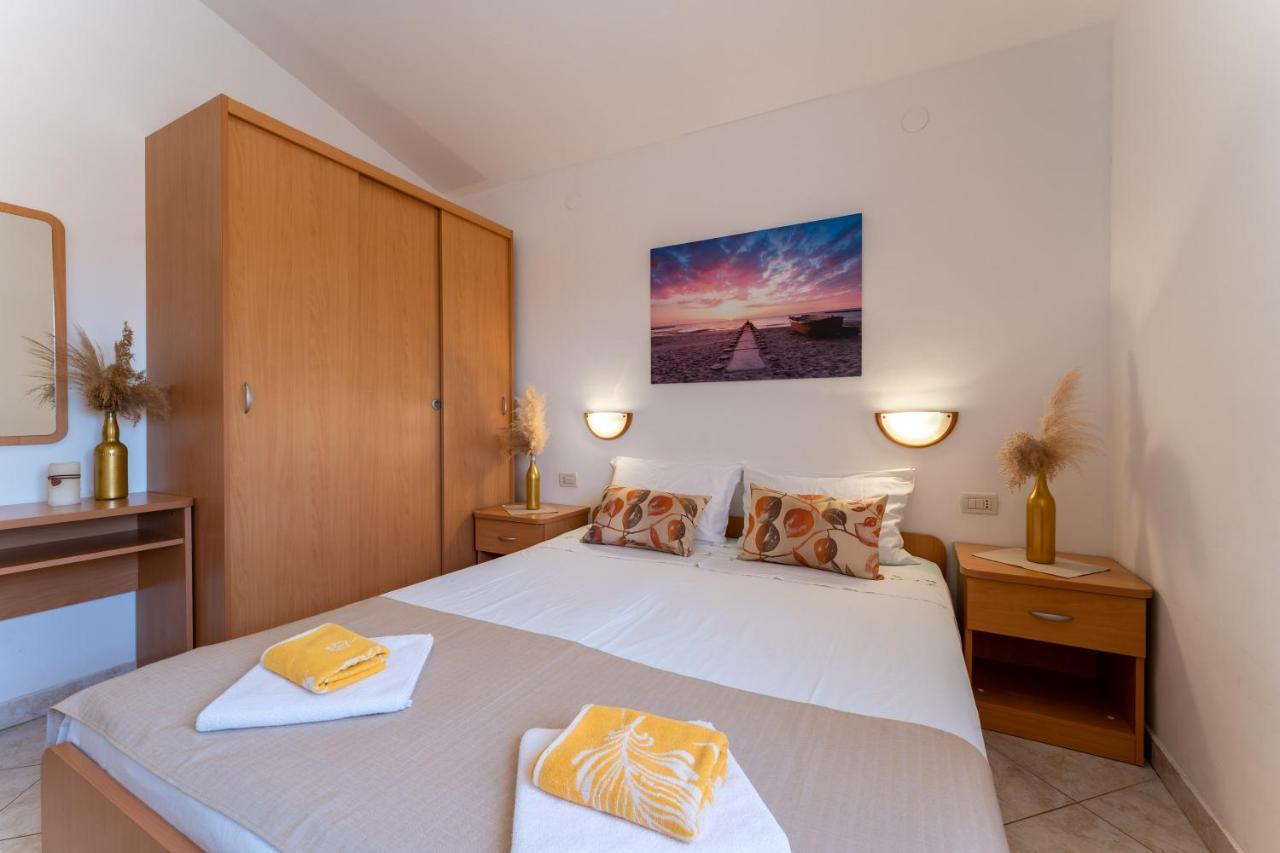 Apartmani Mirela Banjole Exteriör bild