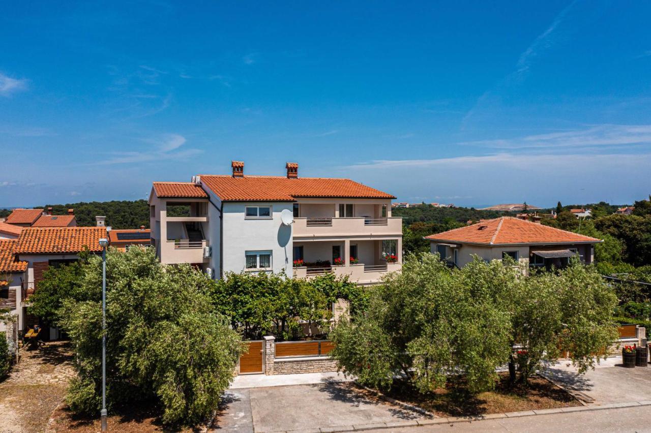 Apartmani Mirela Banjole Exteriör bild